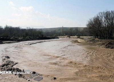 جاری شدن سیل در سطح شهر دهلران