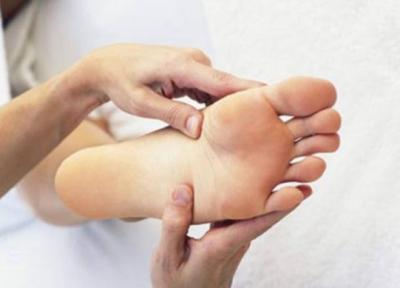 دلیل سوزش کف پا چیست؟ و درمان آن چه می باشد؟