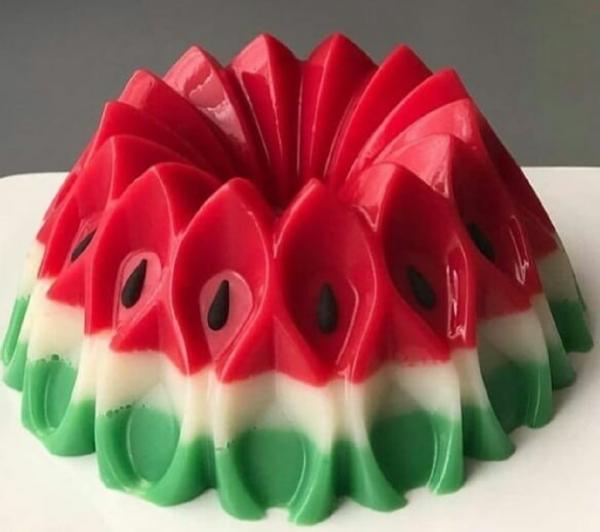 2 طرز تهیه ژله هندوانه قالبی شب یلدا با شیر و بدون شیر